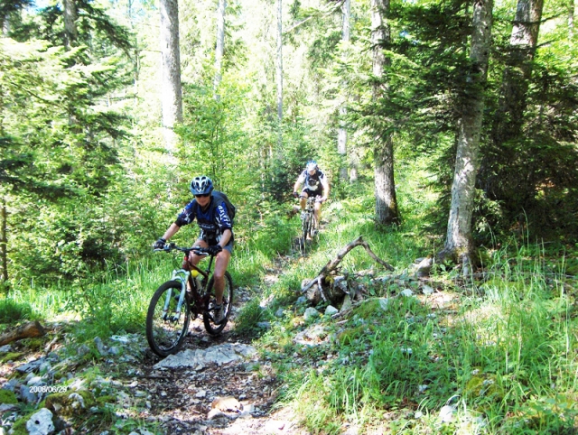  拉克吕萨山地自行车徒步